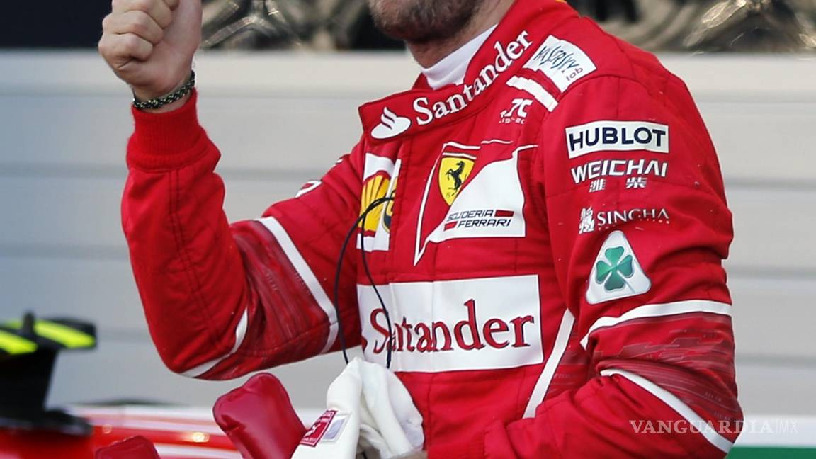 Sebastian Vettel gana la 'pole' en Rusia; 'Checo' partirá noveno