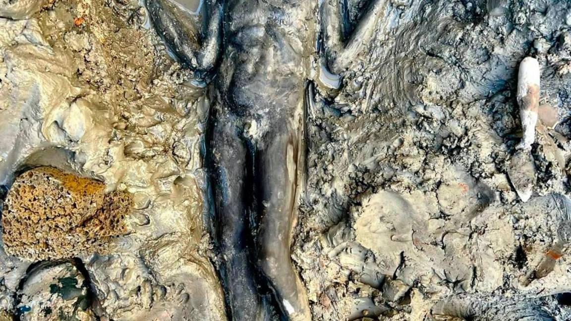 $!Una estatua en el sitio del descubrimiento bien conservadaa de una antigua fuente termal toscana en San Casciano dei Bagni, Italia central