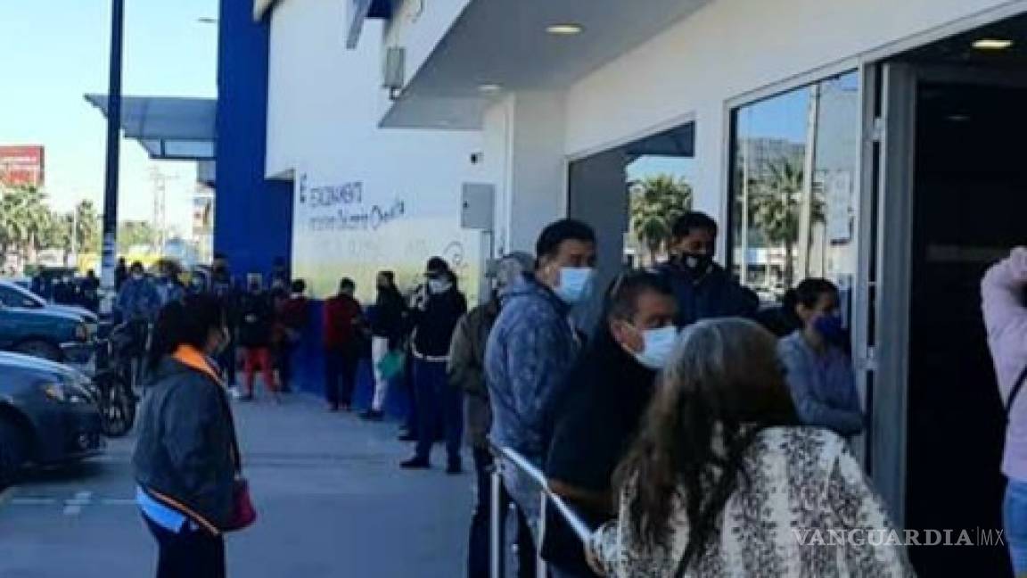 Cierre de bancos en Gómez Palacio provoca aglomeraciones en sucursales de Torreón