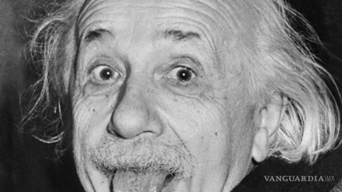 $!¿Por qué Albert Einstein sacó la lengua en esta foto?