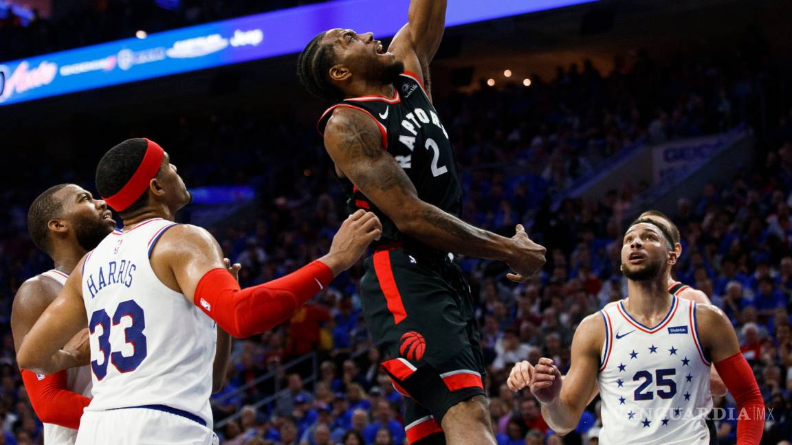 $!Joel Embiid pone arriba a los 76ers sobre los Raptors