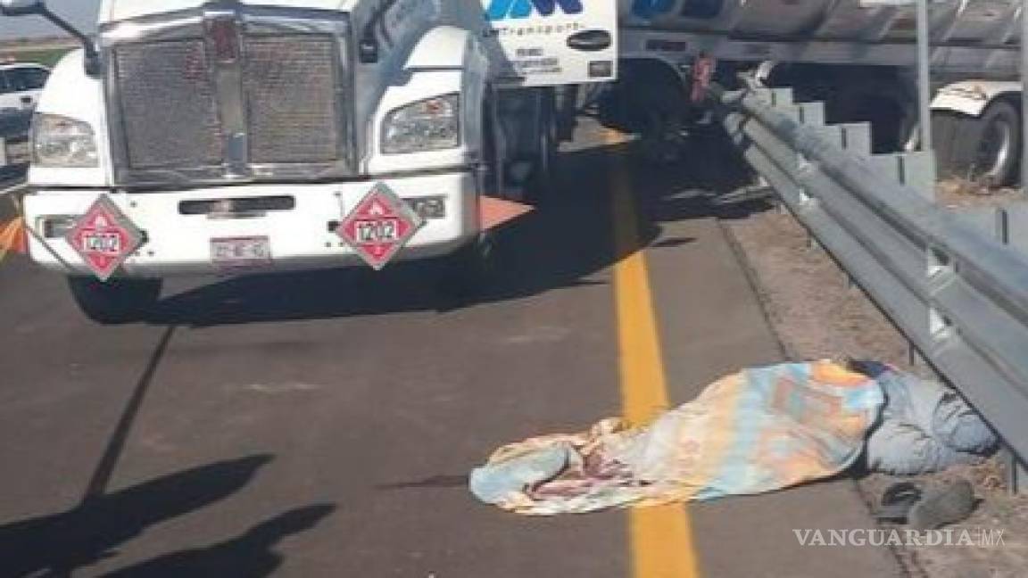 Tráiler doble pipa mata a joven en la autopista Torreón-Saltillo