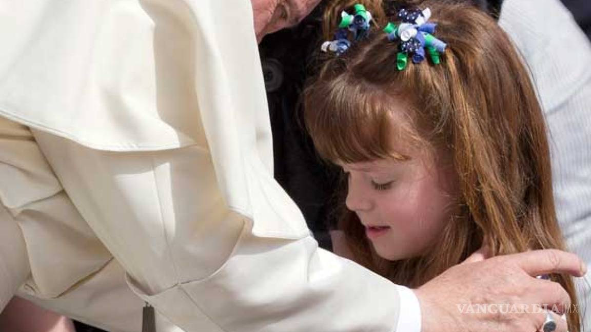 Cumple Papa sueño a niña que perderá la vista y el oído