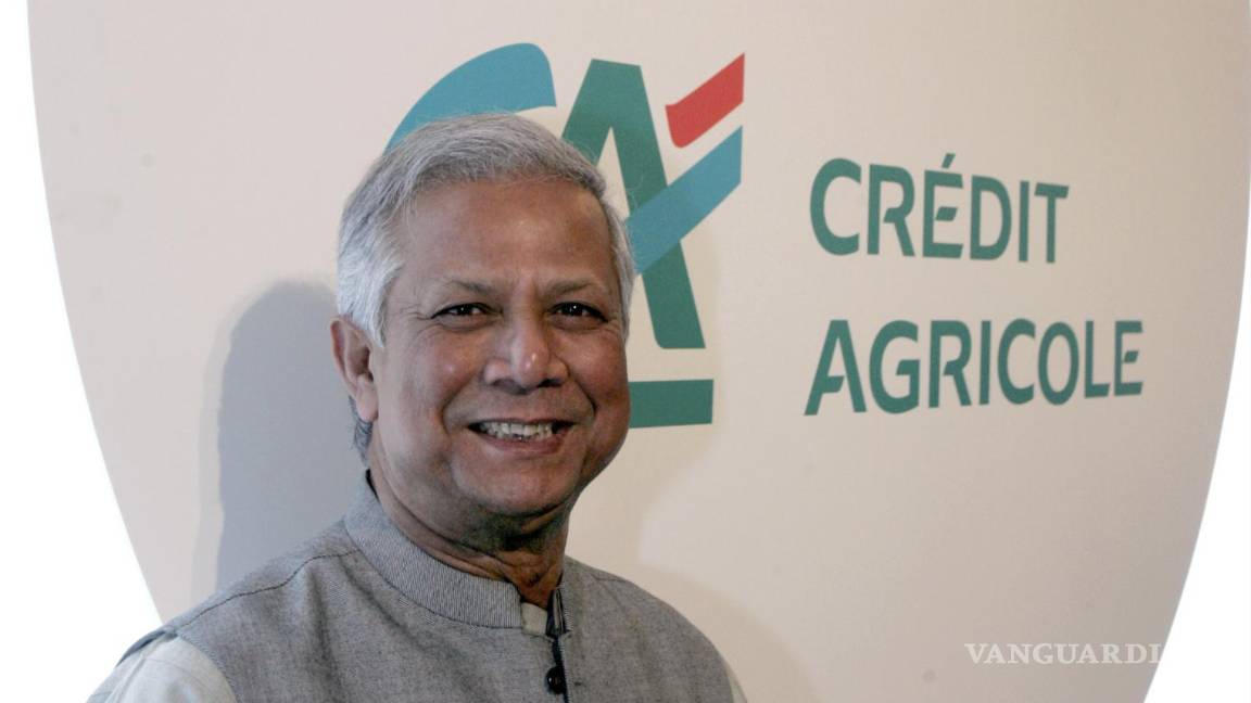 $!Muhammad Yunus, que fundó el Banco Grameen y ganó el Premio Nobel de la Paz, en París el lunes 18 de febrero de 2008.
