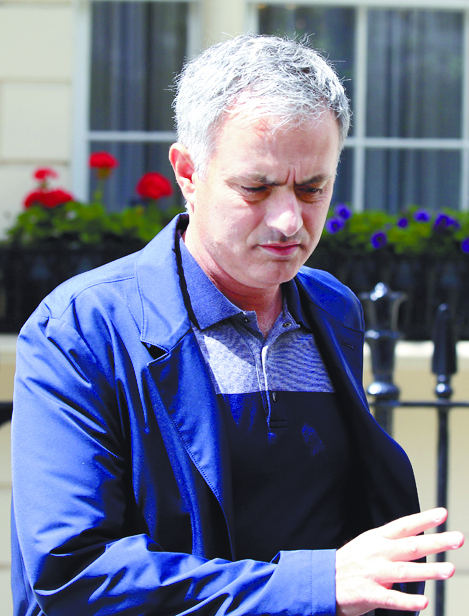 $!Van Gaal está fuera del Manchester United