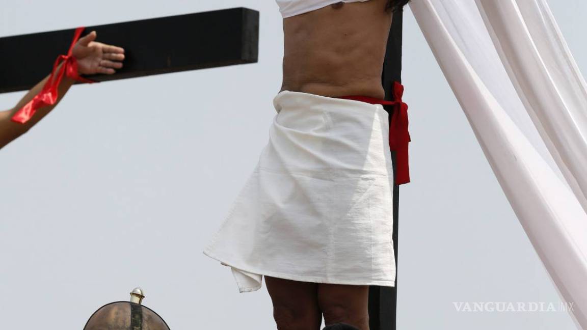 Filipino se crucifica por trigésimo año consecutivo en Semana Santa