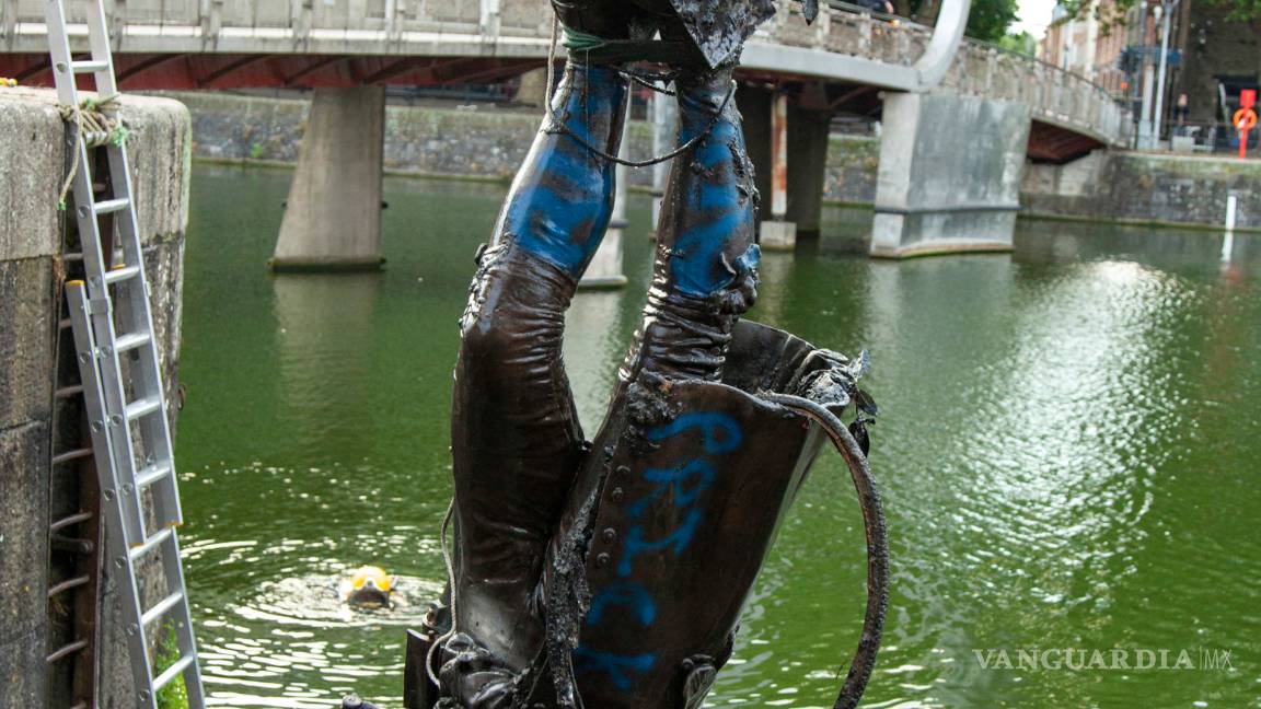 $!Monumentos y estatuas son víctimas de la ira y las protestas antirracistas en todo el mundo (fotos)