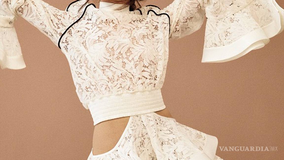 $!Camila Cabello conquista el blanco y habla sobre la belleza para la revista Glamour