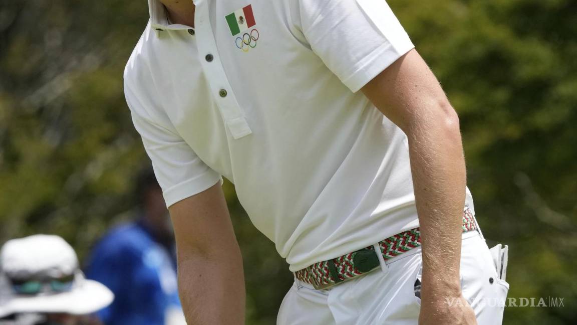 $!Carlos Ortiz de México reacciona después de fallar un putt en el segundo hoyo durante la tercera ronda del evento de golf masculino.