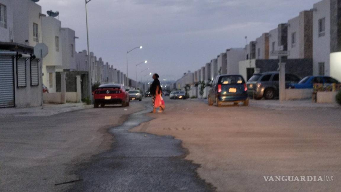 $!Las constantes fugas de agua en los edificios de Parajes de San José reflejan problemas de construcción y mantenimiento.