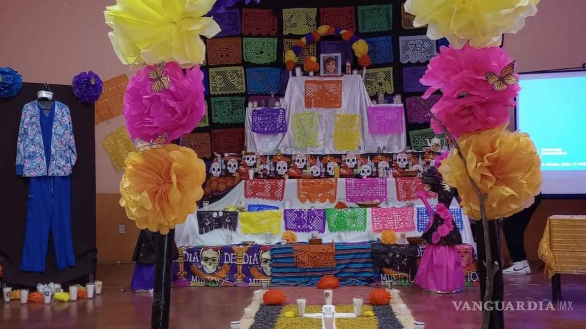 $!¿Ya viste estos altares en Saltillo? Dedicados a familiares, Walt Disney, Juan Gabriel, Cri-Cri y más (Fotos)