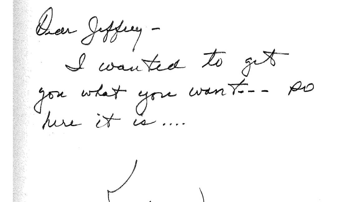 $!Una de las páginas de las 238 del álbum que la expareja de Jeffrey Epstein, Ghislaine Maxwell, le preparó por su 50 cumpleaños que muestra una dedicatoria.