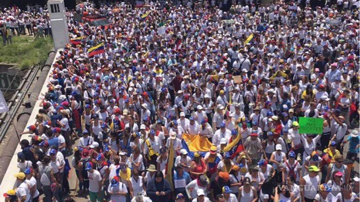 $!Mujeres protestan contra la represión en Venezuela