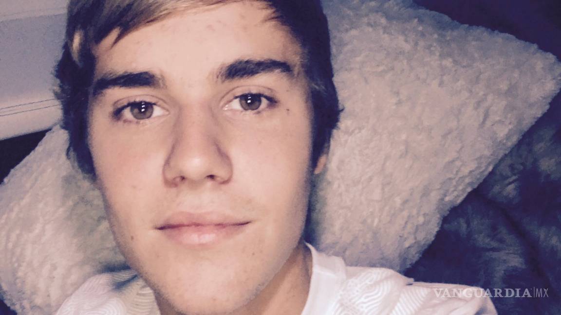 Justin Bieber enamorado de su rostro tras volver a look que lo hizo famoso