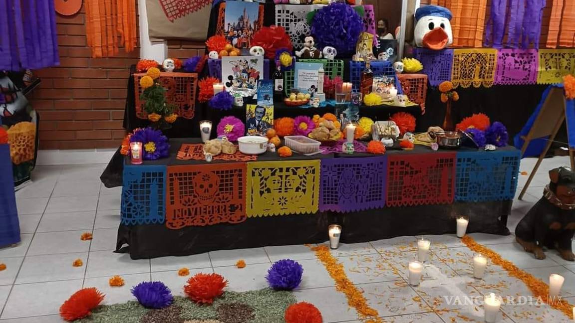 $!¿Ya viste estos altares en Saltillo? Dedicados a familiares, Walt Disney, Juan Gabriel, Cri-Cri y más (Fotos)