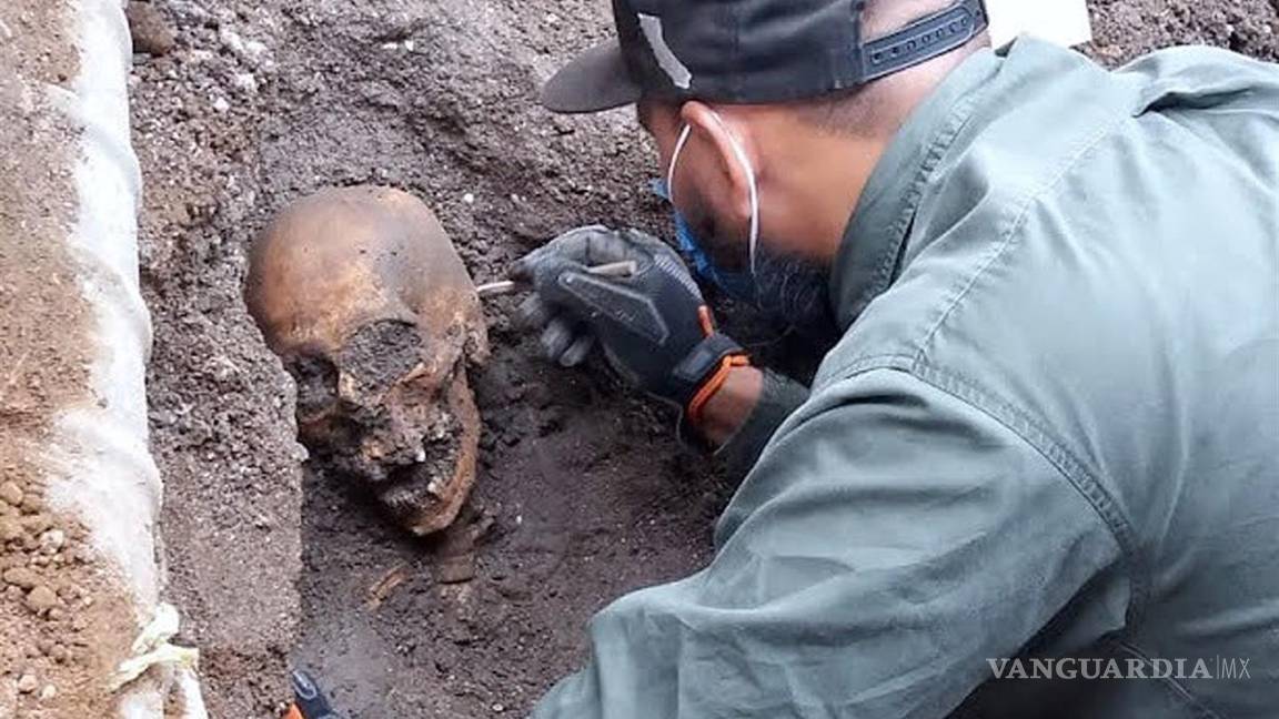 $!Fotografía cedida hoy por el Instituto Nacional de Antropología e Historia (INAH) de un hallazgo de restos óseos, en Ciudad de México. EFE/INAH