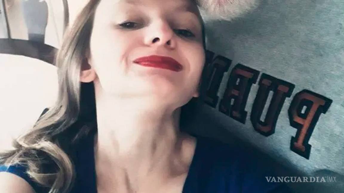 $!Parece de 15 años, pero tiene 27, ¡y su novio tiene 54!