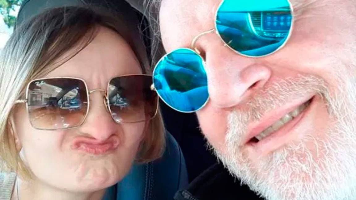 $!Parece de 15 años, pero tiene 27, ¡y su novio tiene 54!