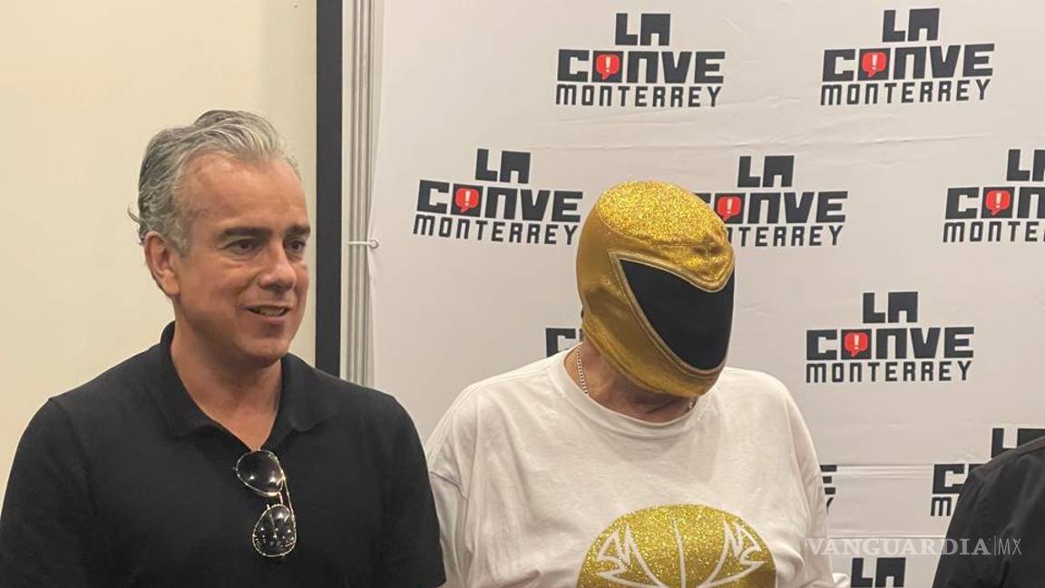$!Acompañado del actor, Jorge Enrique Abello, conocido por la serie “Yo Soy Betty, La Fea”, Tinieblas lamentó que el estilo clásico se esté perdiendo ante la influencia extranjera en la lucha libre.
