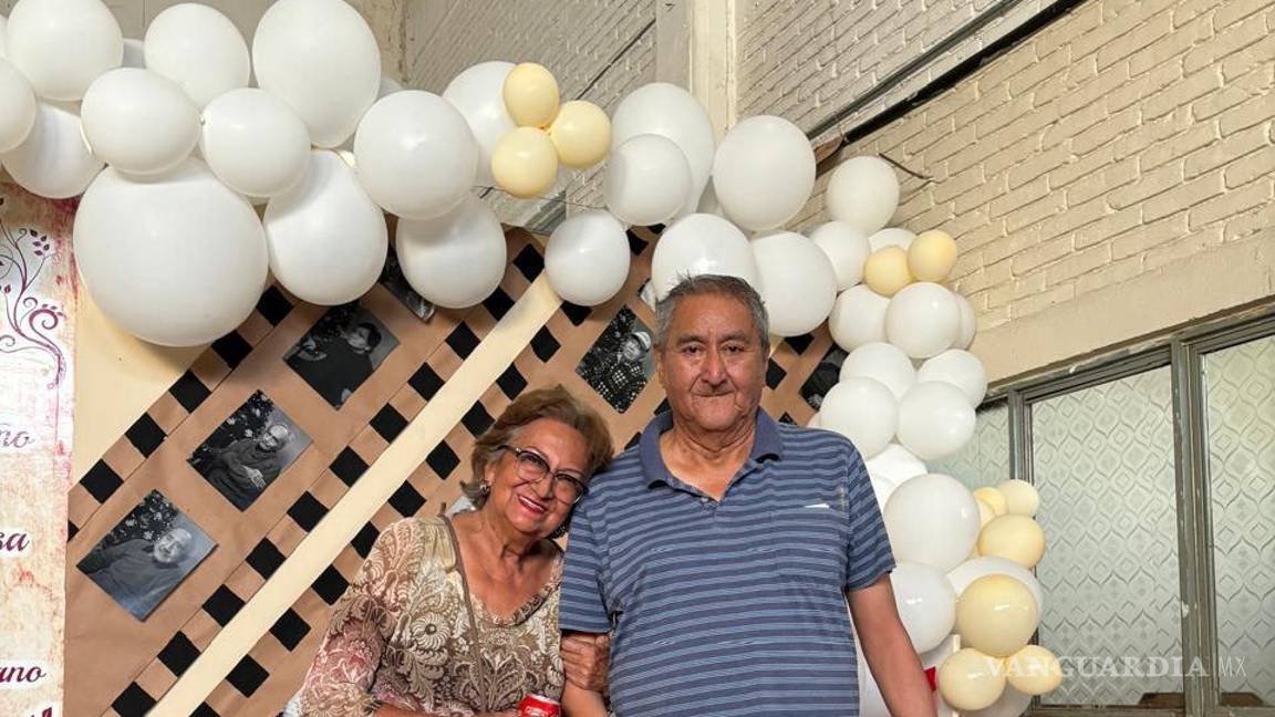 $!Momentos de reflexión y unión durante la ceremonia en Cáritas, enfocada en la importancia del afecto hacia los adultos mayores.