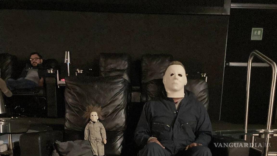 $!Un muñeco formó parte de la indumentaria creada por el saltillense.