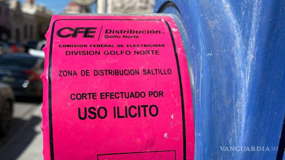 $!La CFE colocó un sello de corte en el bar por uso ilícito de energía, según vecinos.