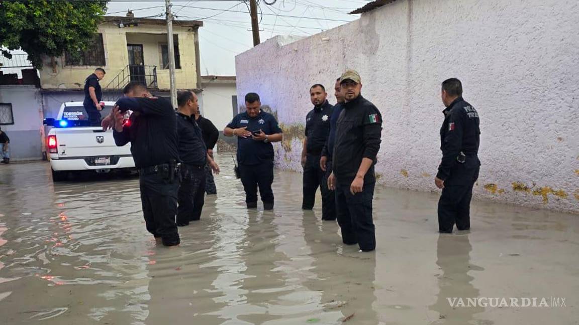 Horas de lluvia causan estragos y cierre de vialidades en Torreón