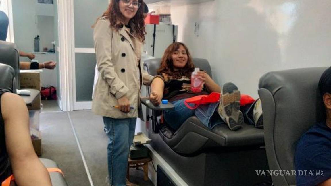 $!Personal médico especializado supervisó el proceso de extracción para garantizar la seguridad de los donantes universitarios.