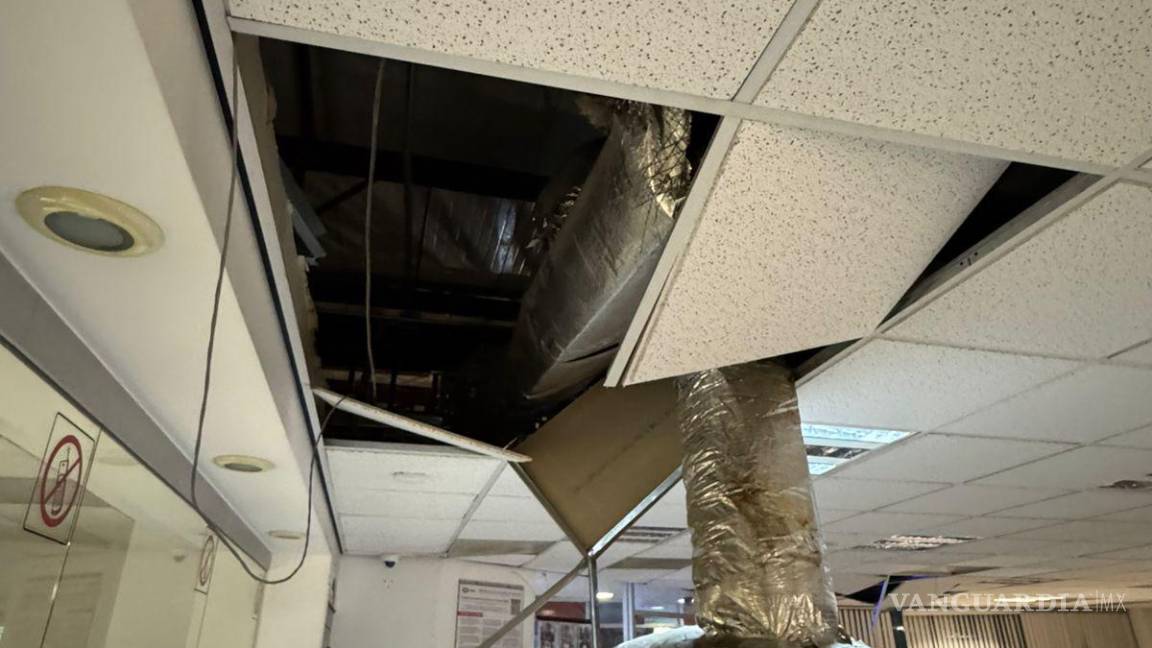 $!Destrozos provocó el maleante al entrar al banco.