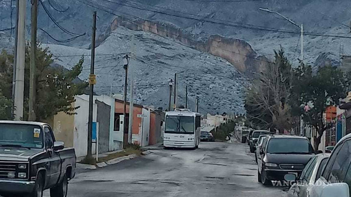 $!Cubre manto de hielo la sierra de Zapalinamé en Saltillo