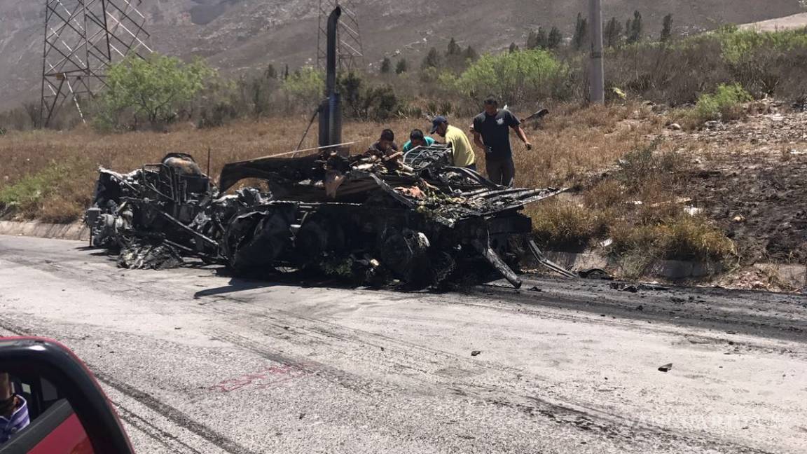 $!Carambola provoca caos en la carretera Saltillo-Monterrey