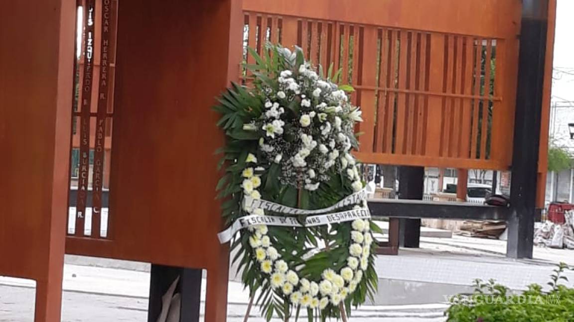 En el día Internacional de las Víctimas de Desaparición Forzada, la Fiscalía de Coahuila envía coronas fúnebres a padres de desaparecidos