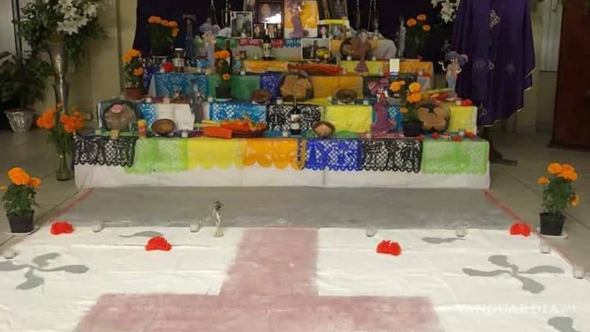 $!¿Ya viste estos altares en Saltillo? Dedicados a familiares, Walt Disney, Juan Gabriel, Cri-Cri y más (Fotos)