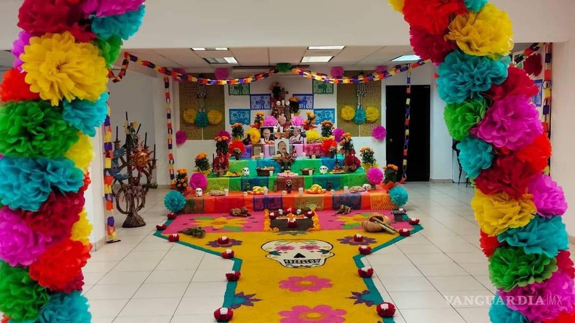 $!¿Ya viste estos altares en Saltillo? Dedicados a familiares, Walt Disney, Juan Gabriel, Cri-Cri y más (Fotos)