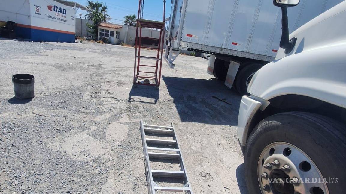 Pierde la vida al caer instalando un anuncio en Ramos Arizpe
