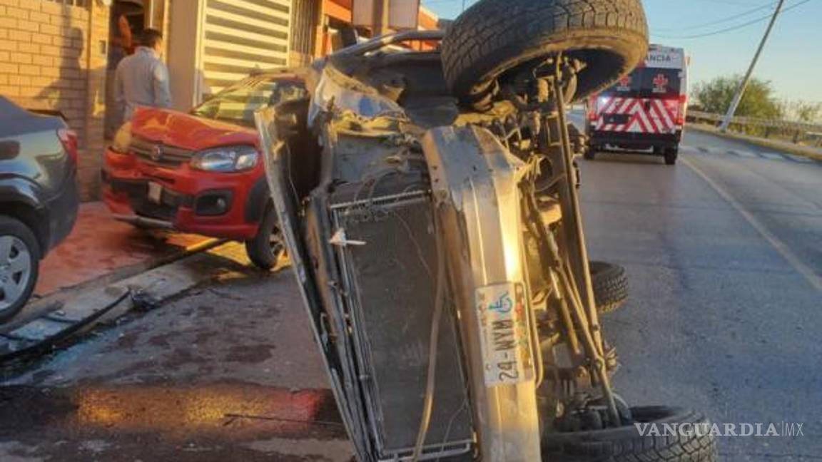 $!De costado terminó el vehiculo.