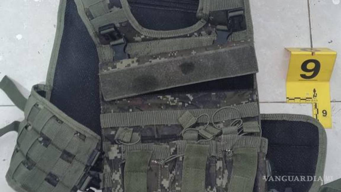 $!Entre los artículos decomisaron también figuran equipo táctico y armas, reportó la Fiscalía General de Justicia del estado.