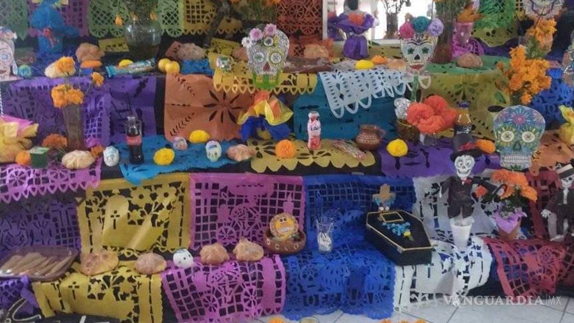 $!¿Ya viste estos altares en Saltillo? Dedicados a familiares, Walt Disney, Juan Gabriel, Cri-Cri y más (Fotos)