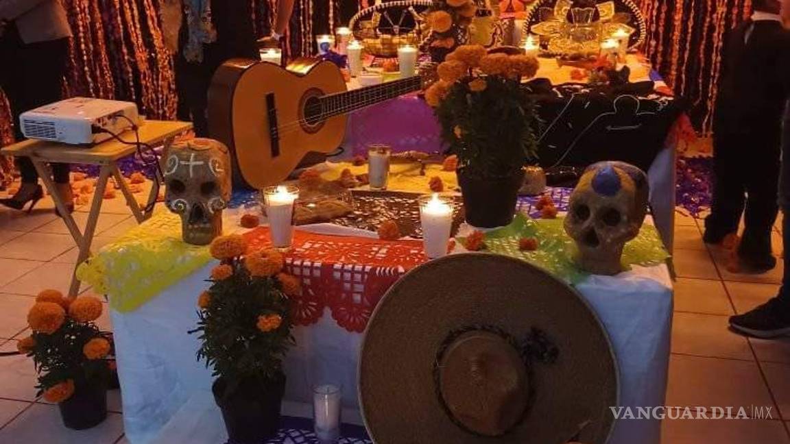 $!¿Ya viste estos altares en Saltillo? Dedicados a familiares, Walt Disney, Juan Gabriel, Cri-Cri y más (Fotos)