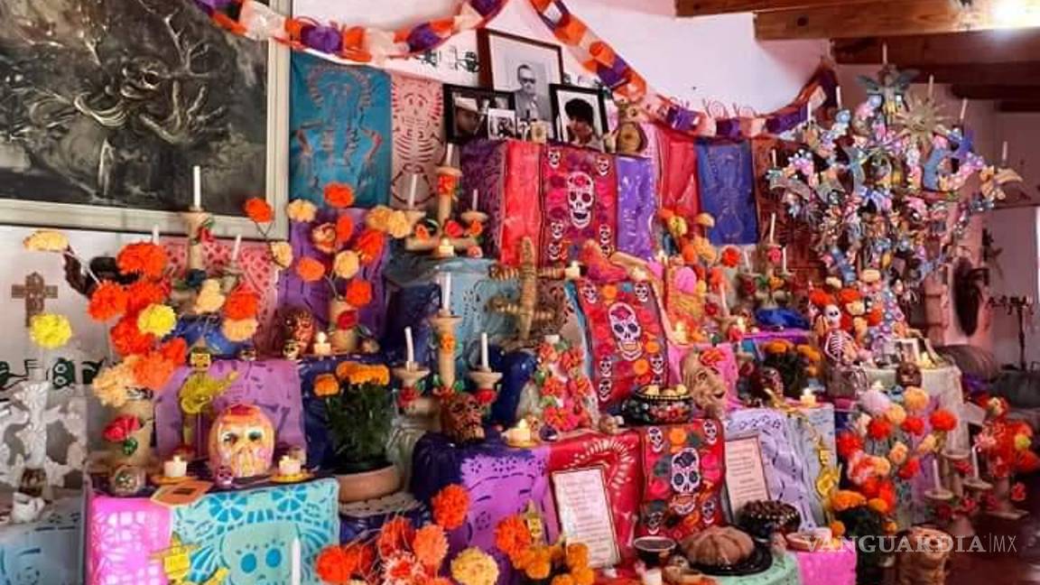 $!¿Ya viste estos altares en Saltillo? Dedicados a familiares, Walt Disney, Juan Gabriel, Cri-Cri y más (Fotos)