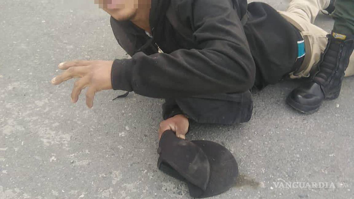 $!Presunto asaltante de taxistas es sometido y entregado a las autoridades municipales