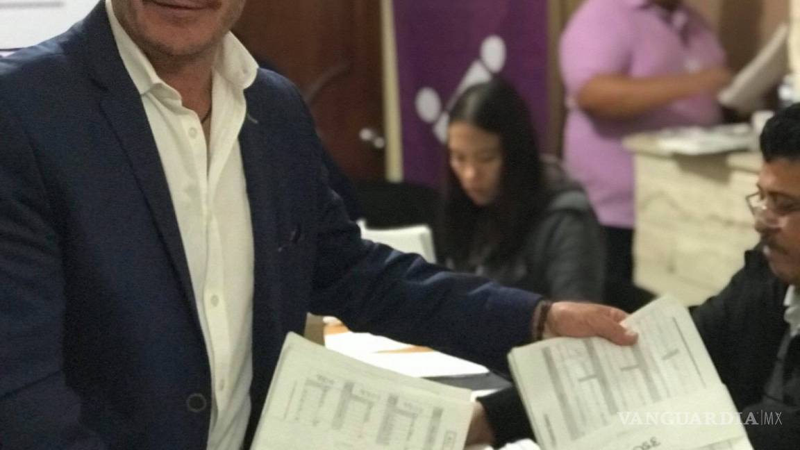 César Flores consigue 10 mil firmas para convertirse en candidato independiente en Monclova