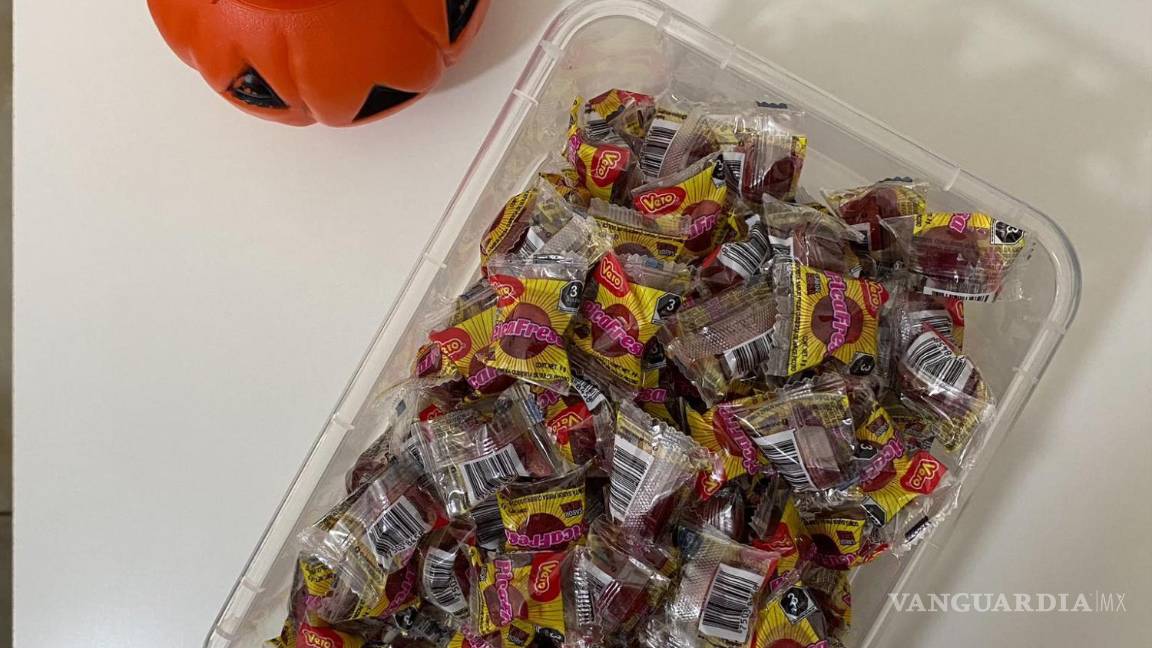 $!Escondió un billete en una bolsa de “Picafresas”, creando emoción y diversión en la búsqueda de Halloween.