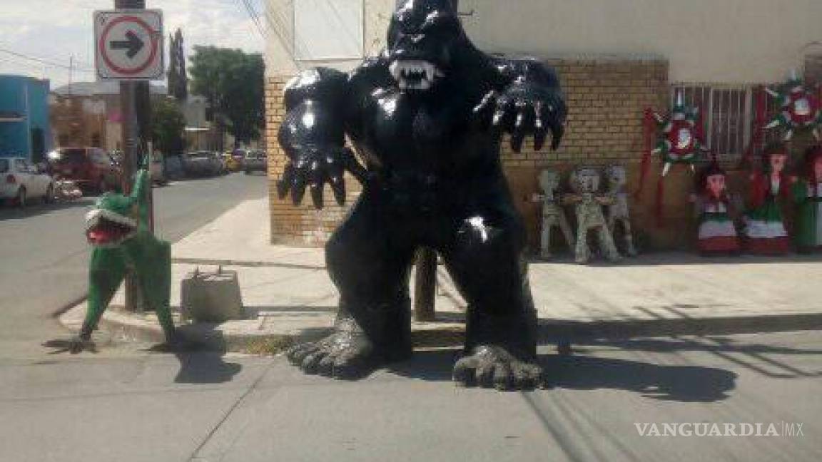 ¿Has visto a King Kong en Saltillo?; la piñata es de los mismos creadores del Triceratops que se viralizó hace unos días