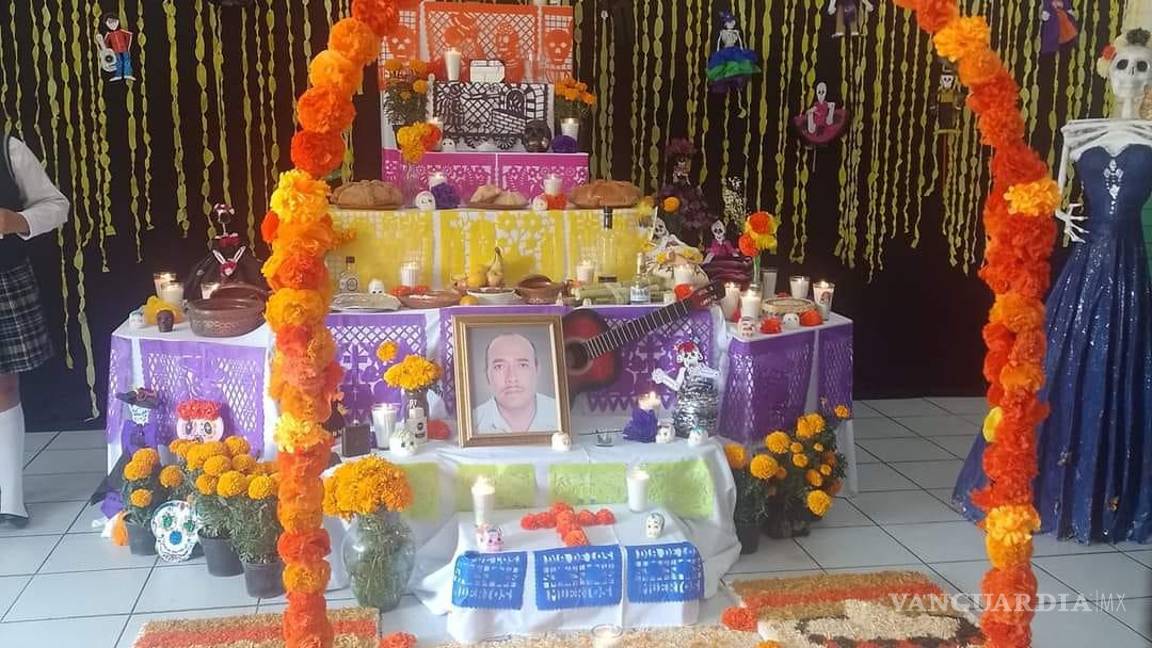 $!¿Ya viste estos altares en Saltillo? Dedicados a familiares, Walt Disney, Juan Gabriel, Cri-Cri y más (Fotos)