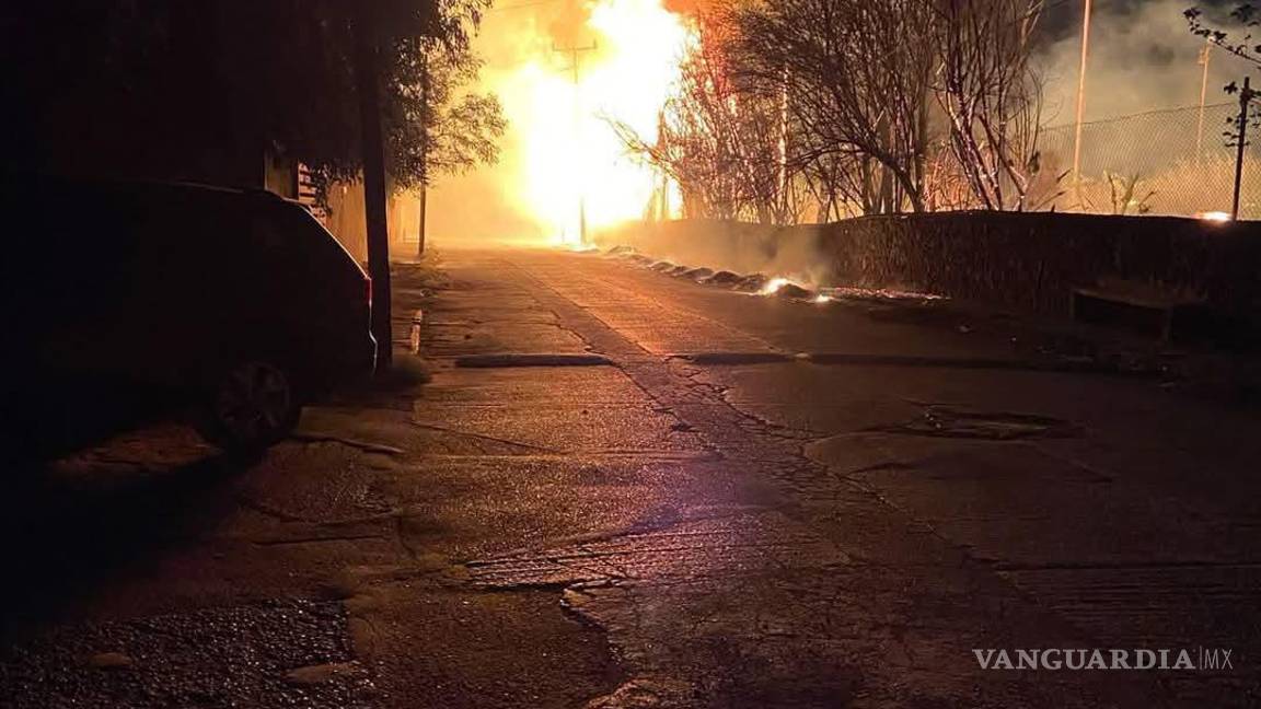 Se incendian terrenos de AHMSA en Monclova; bomberos controlan el fuego