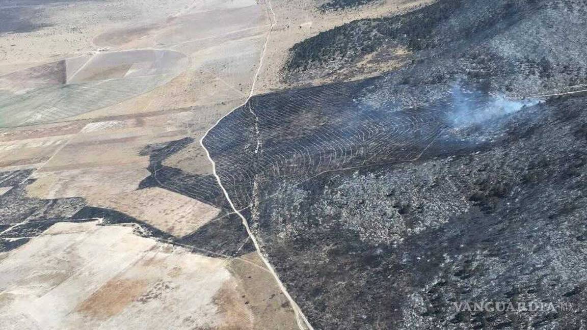 $!Controlado 60% del incendio en Artesillas, Coahuila