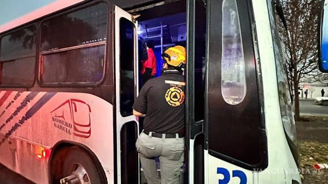 $!Elementos de Protección Civil de Nuevo León atendieron a 31 pasajeros tras el choque de camiones de personal en Apodaca, Nuevo León