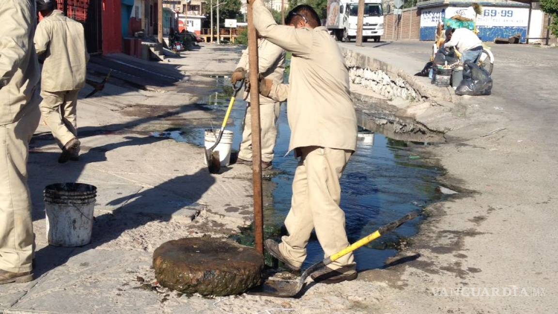 Realizan en Torreón operativos de limpieza en redes sanitarias
