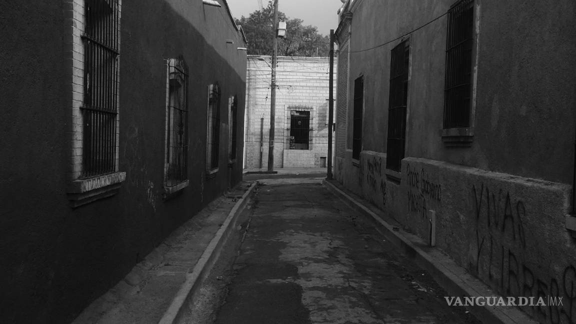 $!Antiguo callejón de Bracho, hoy llamado 5 de Mayo, nótense las reducidas banquetas.